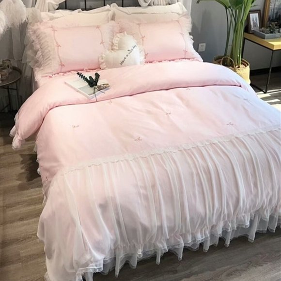 Sophisticated Elegant Light Pink and White Embroidered Floral Vintage Victorian Lace Ruffle Romantic Girls Full, Queen Size Bedding Sets