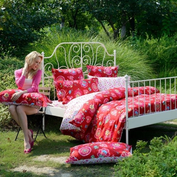 Cardinal Red Blue White and Pink Hippie Style Garden Flower Print Elizabethan Pattern Feminine Full, Queen Size Cotton Bedding Sets