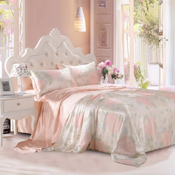 Romantic Elegant Pale Pink and Green Beautiful Country Rose Print Full, Queen Size Feminine Mulberry Silk Bedding Sets