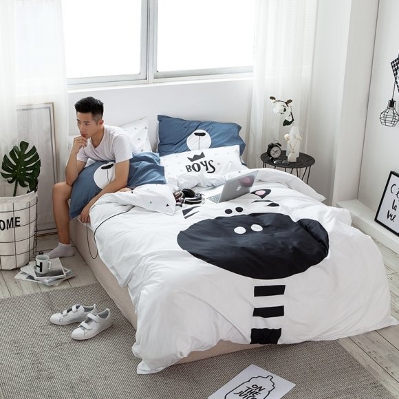 Boys Black and White Giraffe Print Hipster Modern Chic Trendy Vogue Cute Style Twin, Full Size Bedding Sets
