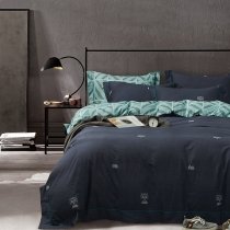 Black White and Light Green Retro Chic Night Owl Print Jungle Themed Woodland Animal Full, Queen Size Bedding Sets